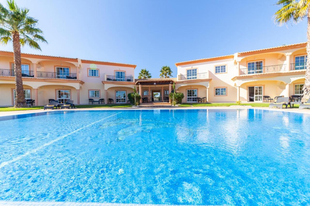 Atalaia Sol Aparthotel - Tennis & Heated Pool In Winter Лагуш Екстер'єр фото