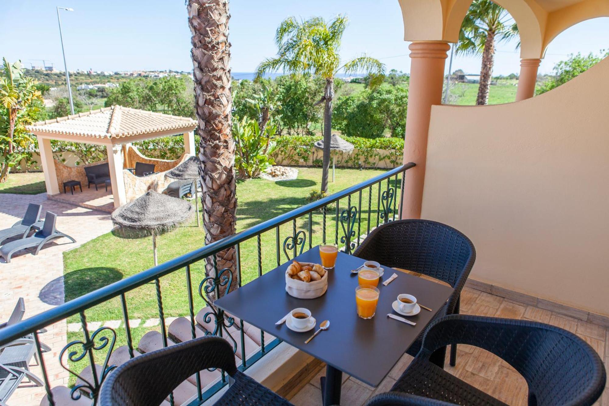 Atalaia Sol Aparthotel - Tennis & Heated Pool In Winter Лагуш Екстер'єр фото