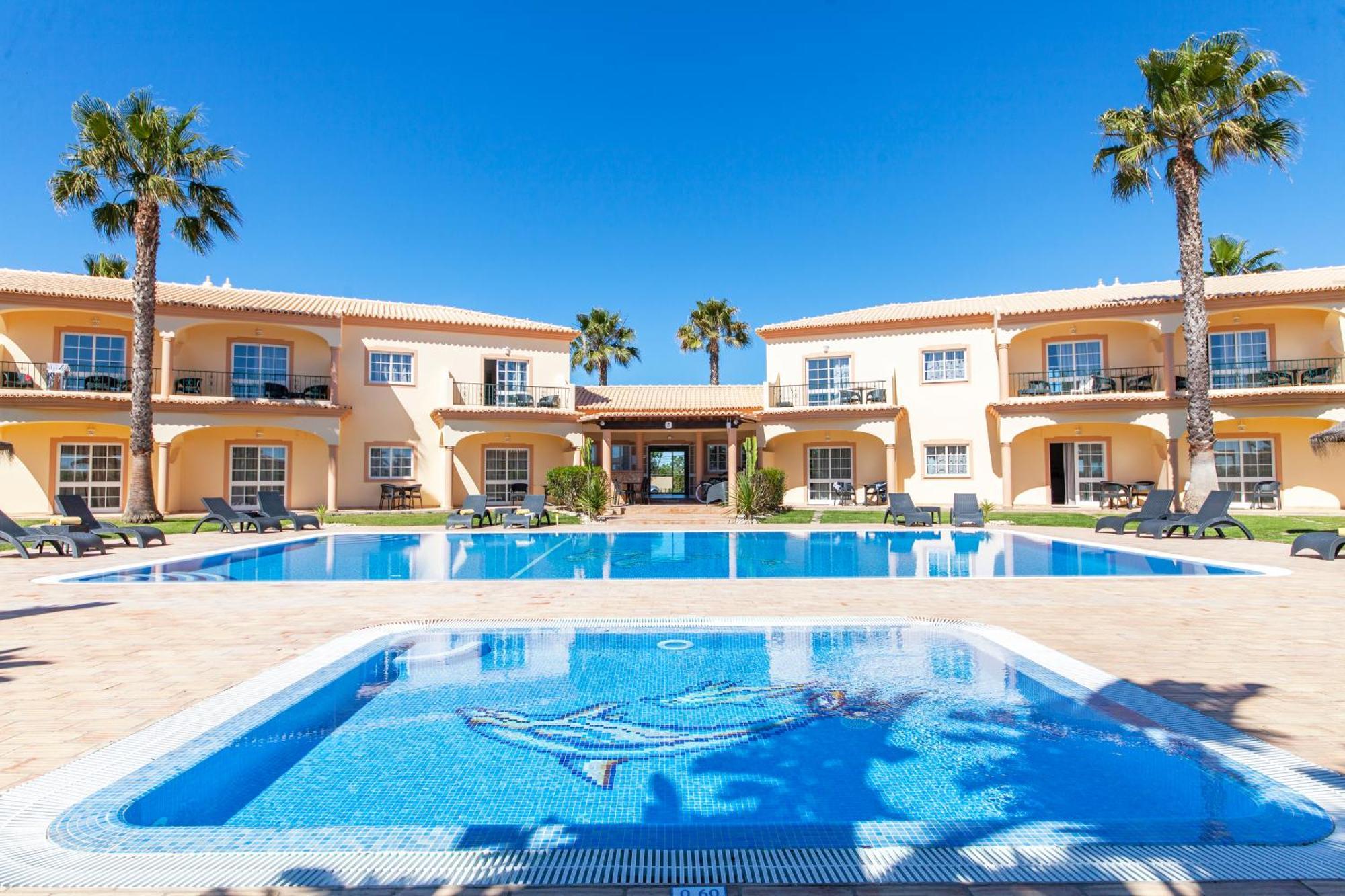 Atalaia Sol Aparthotel - Tennis & Heated Pool In Winter Лагуш Екстер'єр фото