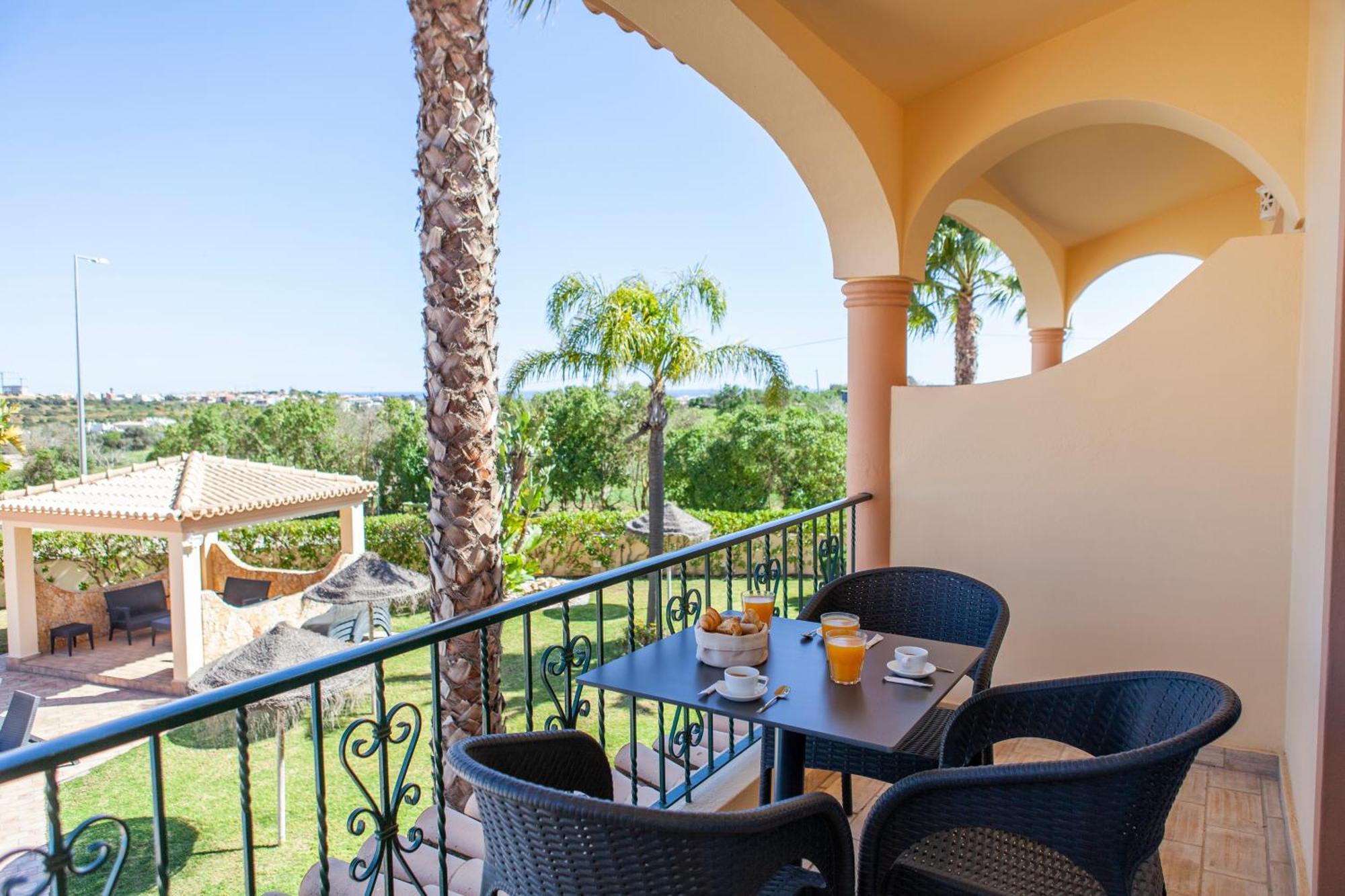 Atalaia Sol Aparthotel - Tennis & Heated Pool In Winter Лагуш Екстер'єр фото