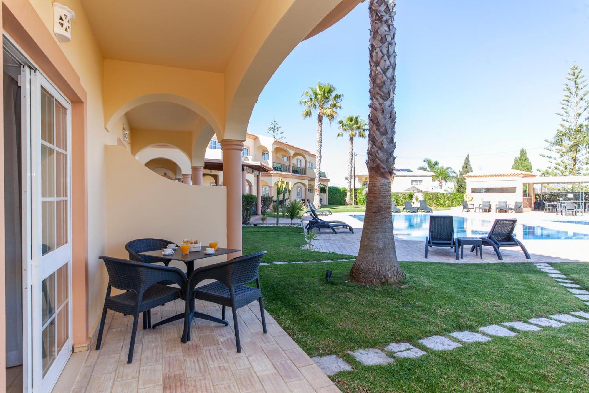 Atalaia Sol Aparthotel - Tennis & Heated Pool In Winter Лагуш Екстер'єр фото