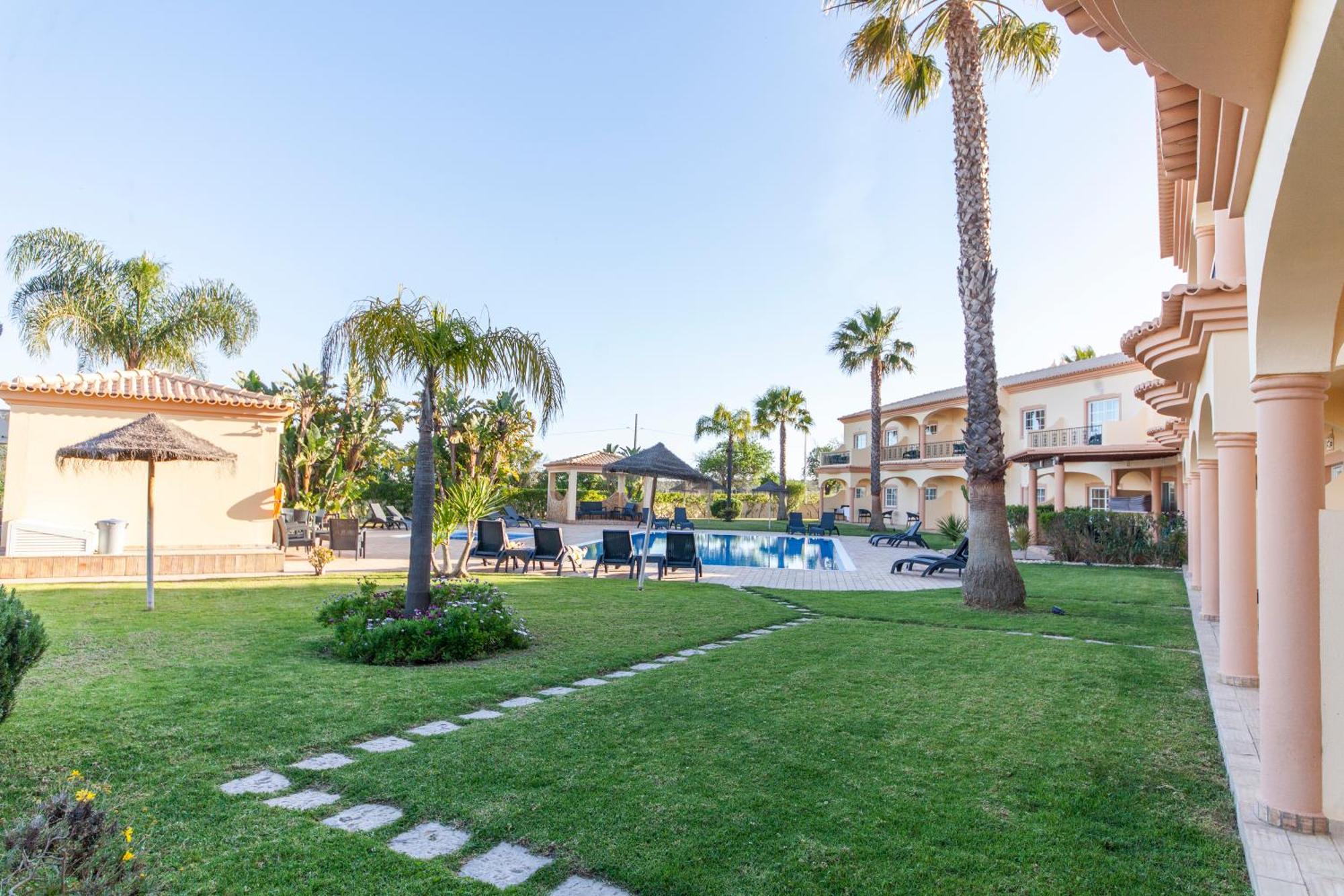 Atalaia Sol Aparthotel - Tennis & Heated Pool In Winter Лагуш Екстер'єр фото
